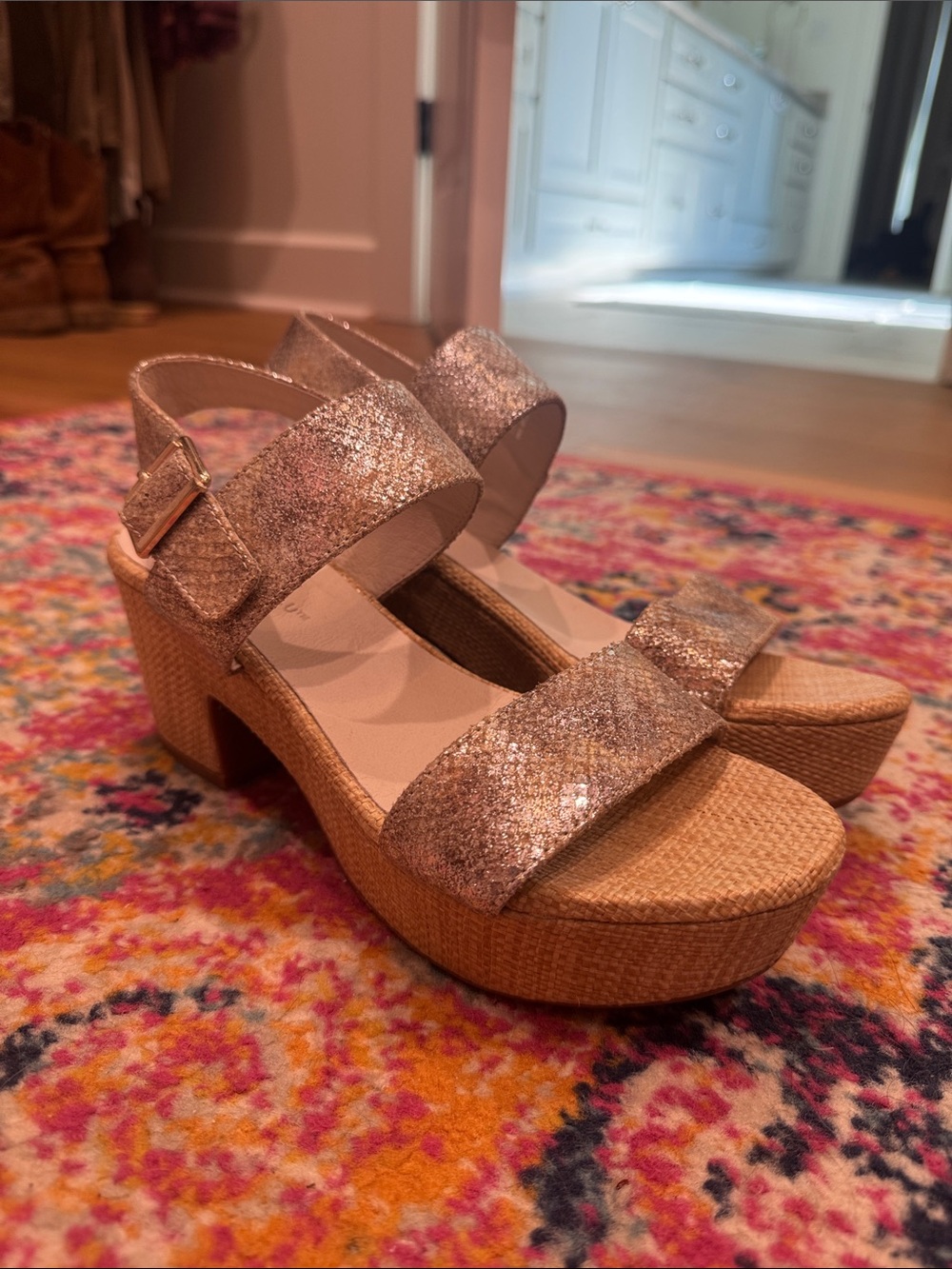Women’s Glitter Platform Sandals in Gold